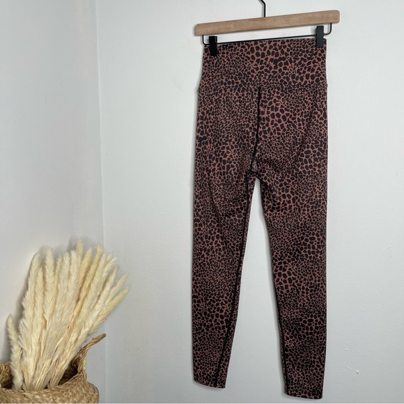 Beach Riot Sport Piper Leggings Size M Animal Print Hearts High Waisted - Picture 5 of 14